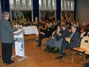 Viele-junge-Menschen-sind-heute-vom-Christentum-unberuehrt_image300 Viele-junge-Menschen-sind-heute-vom-Christentum-unberuehrt_image300